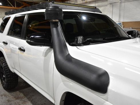 Used 2021 Toyota 4Runner Venture w/ Moonroof Package AWD/4WD image 6