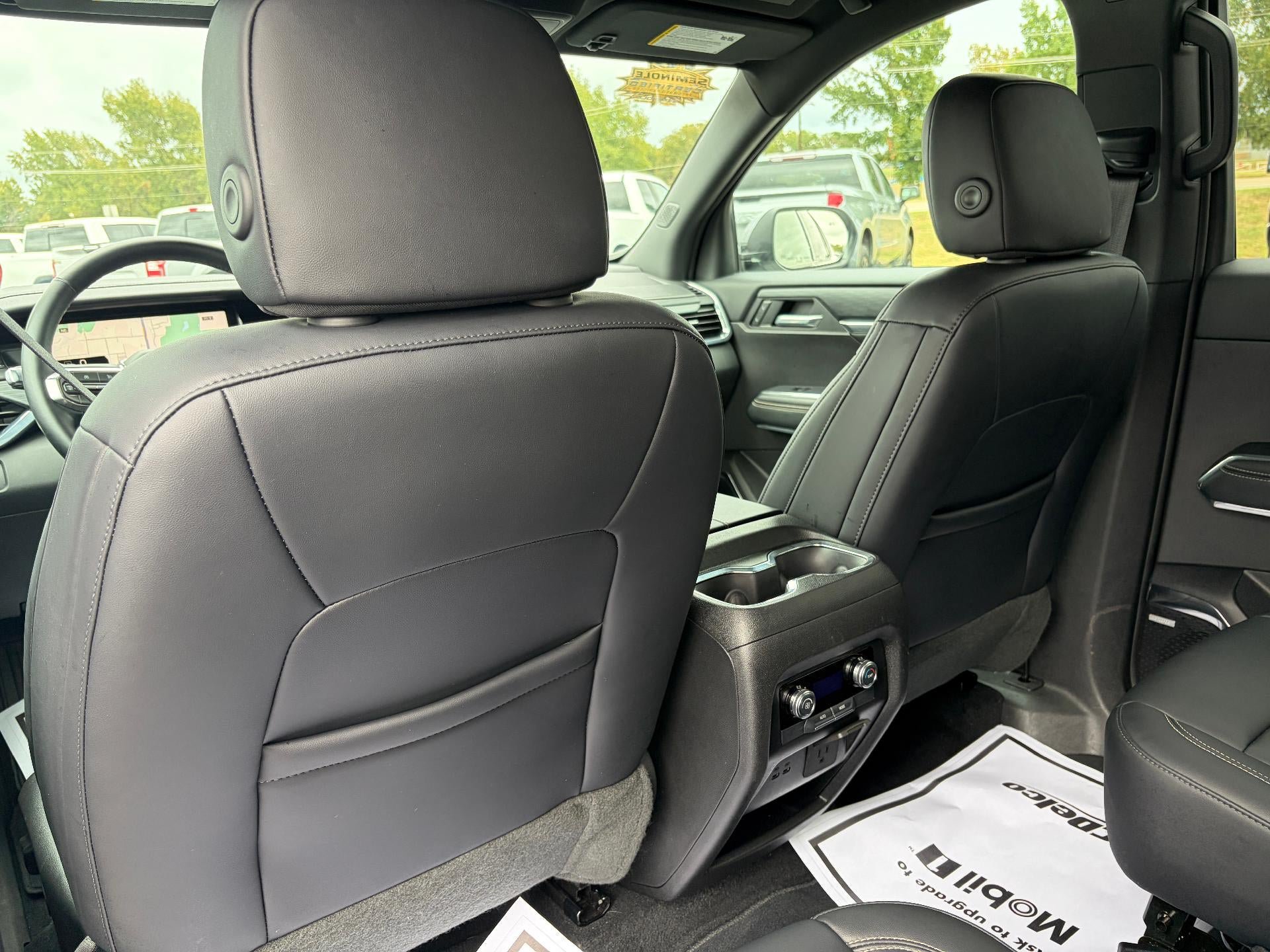 Used 2026 GMC Acadia Elevation w/ Elevation Premium Package FWD image 39