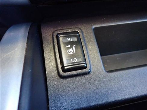 Used 2020 Nissan Titan SL w/ Moonroof Package image 21