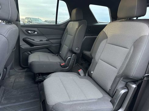 Used 2022 Chevrolet Traverse LT image 19