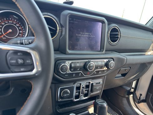 Used 2023 Jeep Gladiator Overland AWD/4WD image 15