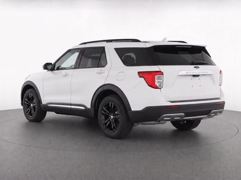 Used 2023 Ford Explorer XLT w/ Equipment Group 202A RWD image 3