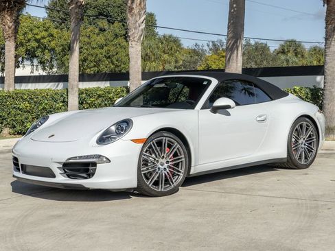 Used 2015 Porsche 911 Carrera 4S image 2