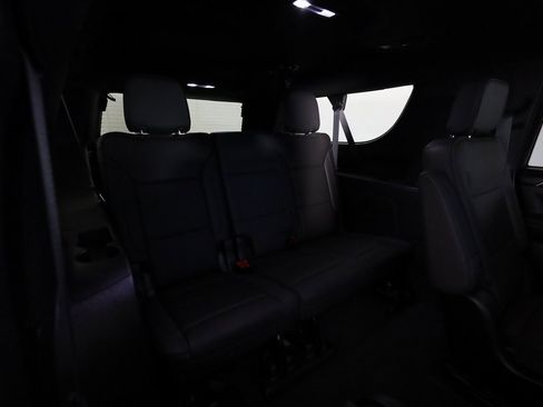 Used 2024 Chevrolet Suburban High Country w/ Advanced Technology Package image 14