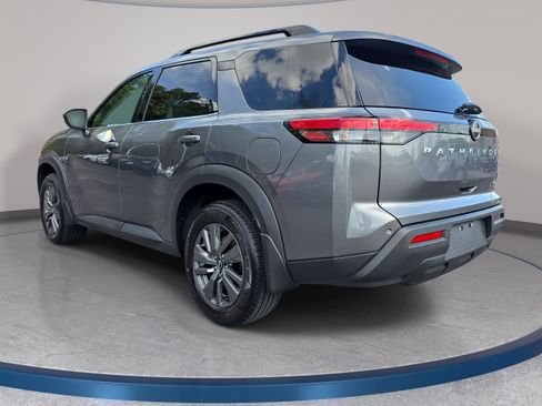 Used 2024 Nissan Pathfinder SV w/ SV Premium Package FWD image 7