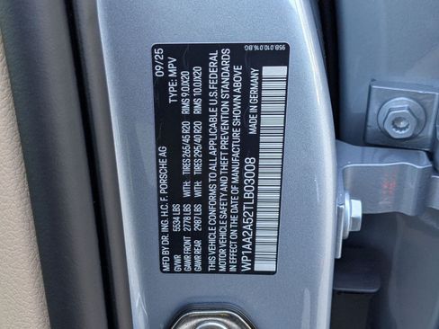 Certified 2026 Porsche Macan AWD/4WD image 30