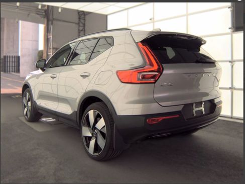 Used 2023 Volvo XC40 Recharge Ultimate w/ Protection Package Premier AWD/4WD image 3