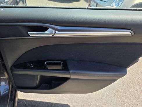 Used 2016 Ford Fusion SE FWD image 12