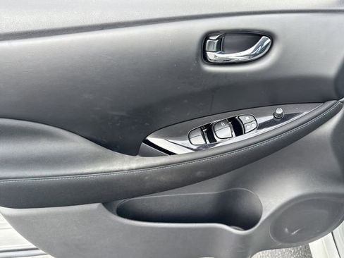 Certified 2025 Nissan Leaf SV Plus image 8