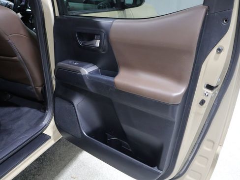 Used 2016 Toyota Tacoma Limited w/ Towing Package image 22