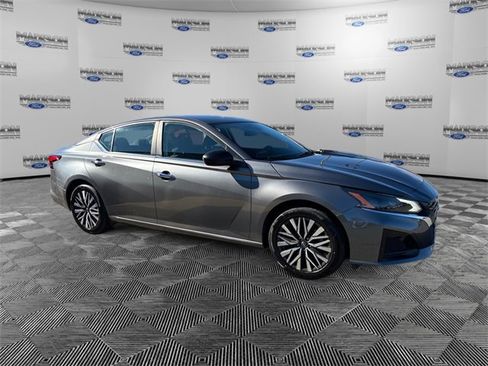 Used 2024 Nissan Altima 2.5 SV image 7