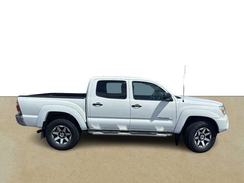 Used 2013 Toyota Tacoma PreRunner w/ SR5 Pkg RWD image 2