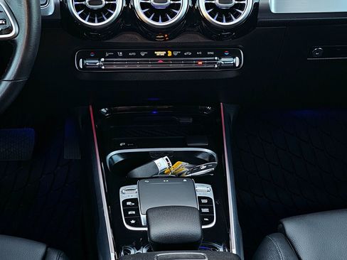 Used 2020 Mercedes-Benz GLB 250 image 26