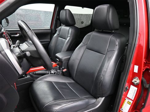 Used 2020 Toyota Tacoma Limited image 17