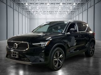Used 2023 Volvo XC40 B4 Plus FWD video 1