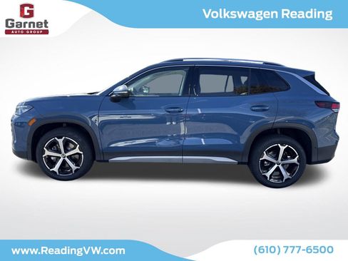 New 2025 Volkswagen Tiguan SE image 2