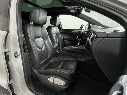 Used 2021 Porsche Macan AWD/4WD image 23