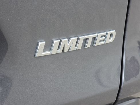 Used 2020 Toyota RAV4 Limited FWD image 8