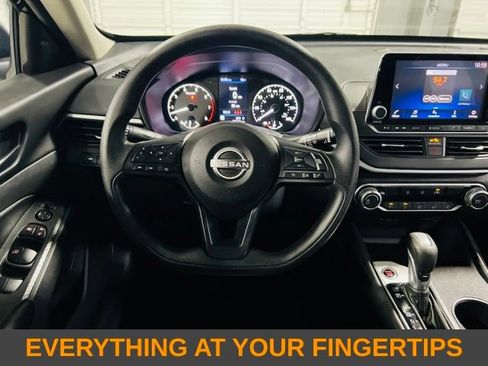 Used 2025 Nissan Altima 2.5 S FWD image 5
