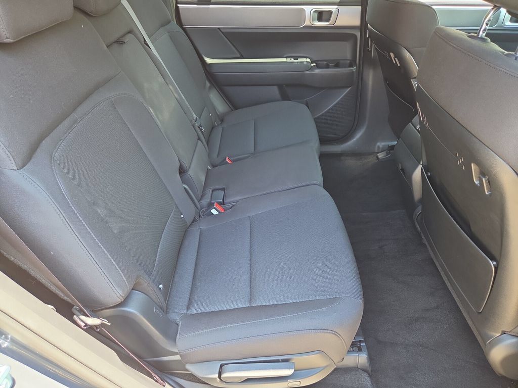 Used 2026 Hyundai Santa Fe SE FWD image 16