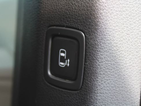 Certified 2023 Kia Carnival SX image 8