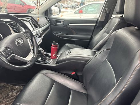 Certified 2017 Toyota Highlander XLE image 8