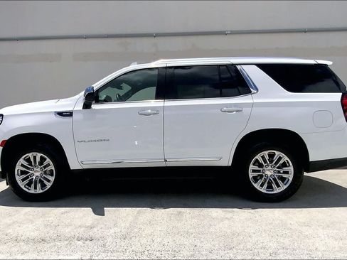 Used 2023 GMC Yukon SLT AWD/4WD image 3