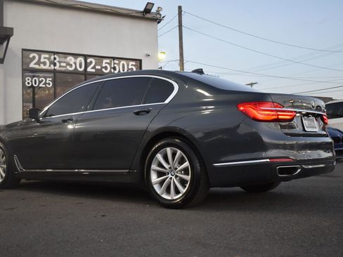 Used 2017 BMW 740i image 11