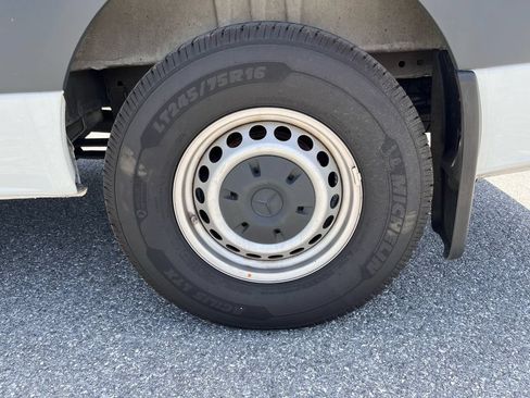 Used 2024 Mercedes-Benz Sprinter 2500 image 17