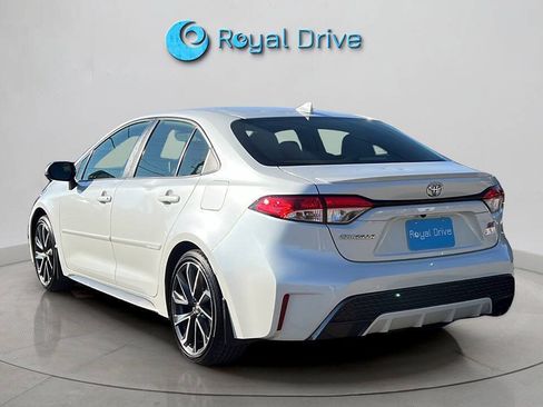 Used 2021 Toyota Corolla SE w/ SE Premium Package FWD image 4