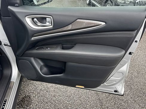 Used 2019 INFINITI QX60 Luxe w/ Essential Package image 14