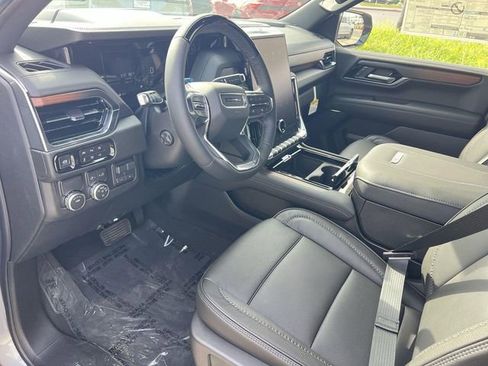 New 2026 GMC Yukon XL Denali w/ Denali Reserve Package RWD image 9