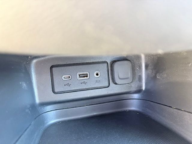 Used 2023 Chevrolet Equinox LT FWD image 19