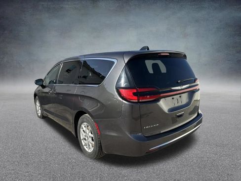 Used 2023 Chrysler Pacifica Touring-L FWD image 34