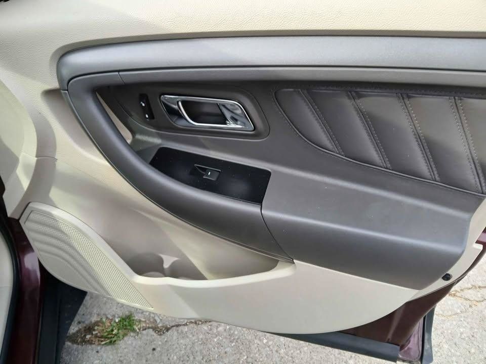 Used 2011 Ford Taurus SE FWD image 9