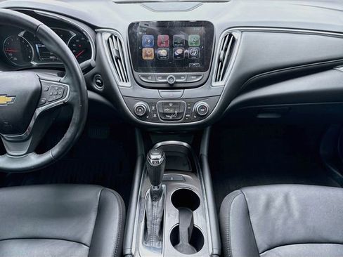 Used 2018 Chevrolet Malibu LT w/ Leather Package FWD image 20
