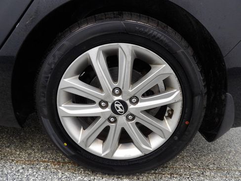 Used 2016 Hyundai Elantra SE w/ Option Group 02 FWD image 19