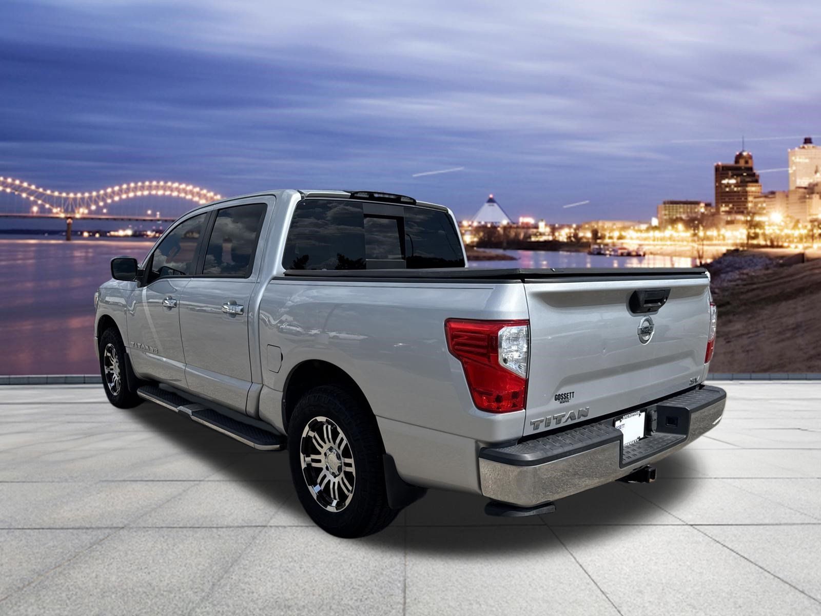 Used 2019 Nissan Titan SV RWD image 3