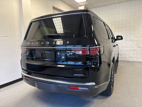 Used 2022 Jeep Wagoneer Series III AWD/4WD image 53