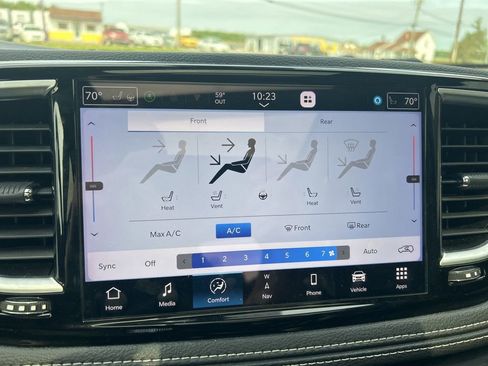 Used 2023 Chrysler Pacifica Limited w/ Uconnect Theater Family Group FWD image 30