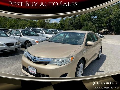Used 2012 Toyota Camry LE image 1
