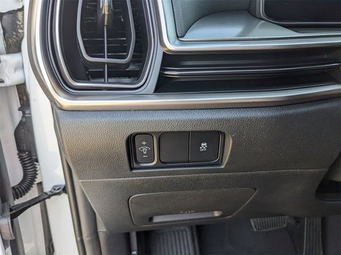 Certified 2025 Kia Sorento LX image 28