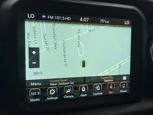 Used 2018 Jeep Wrangler Unlimited Sahara image 12