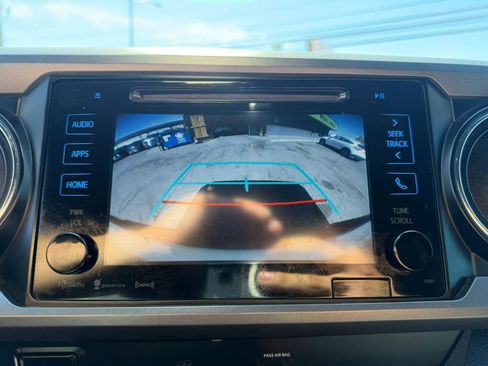 Used 2019 Toyota Tacoma TRD Sport w/ Technology Package AWD/4WD image 20