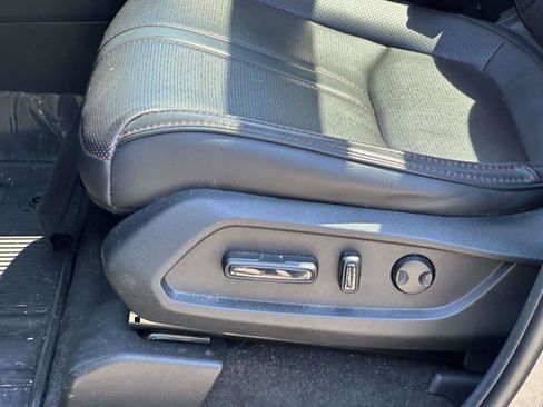 Used 2025 Honda Pilot Black Edition image 16