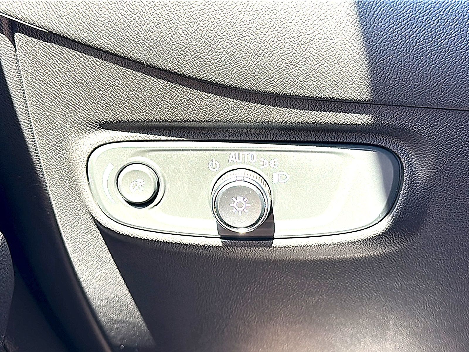 Used 2023 Chevrolet Equinox RS FWD image 37