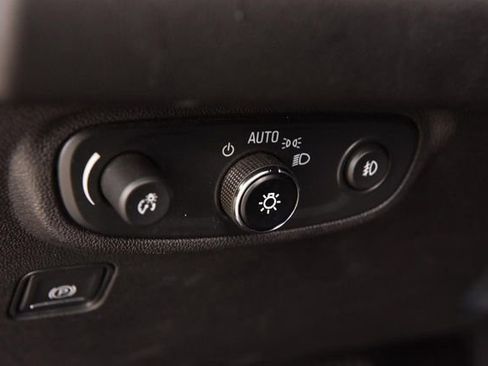 Used 2024 GMC Terrain SLT image 11