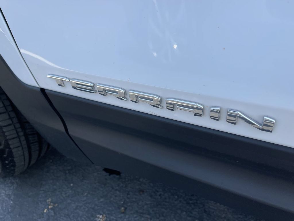 Used 2022 GMC Terrain SLE w/ Driver Convenience Package FWD image 3