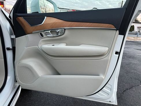 Used 2021 Volvo XC90 T6 Momentum image 26