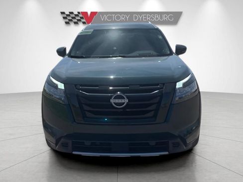 Used 2025 Nissan Pathfinder Platinum w/ Black Appearance Package FWD image 3